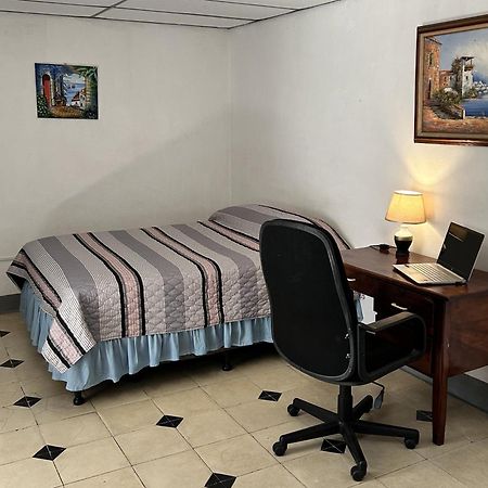 El Callejon Guest House Leon Ngoại thất bức ảnh