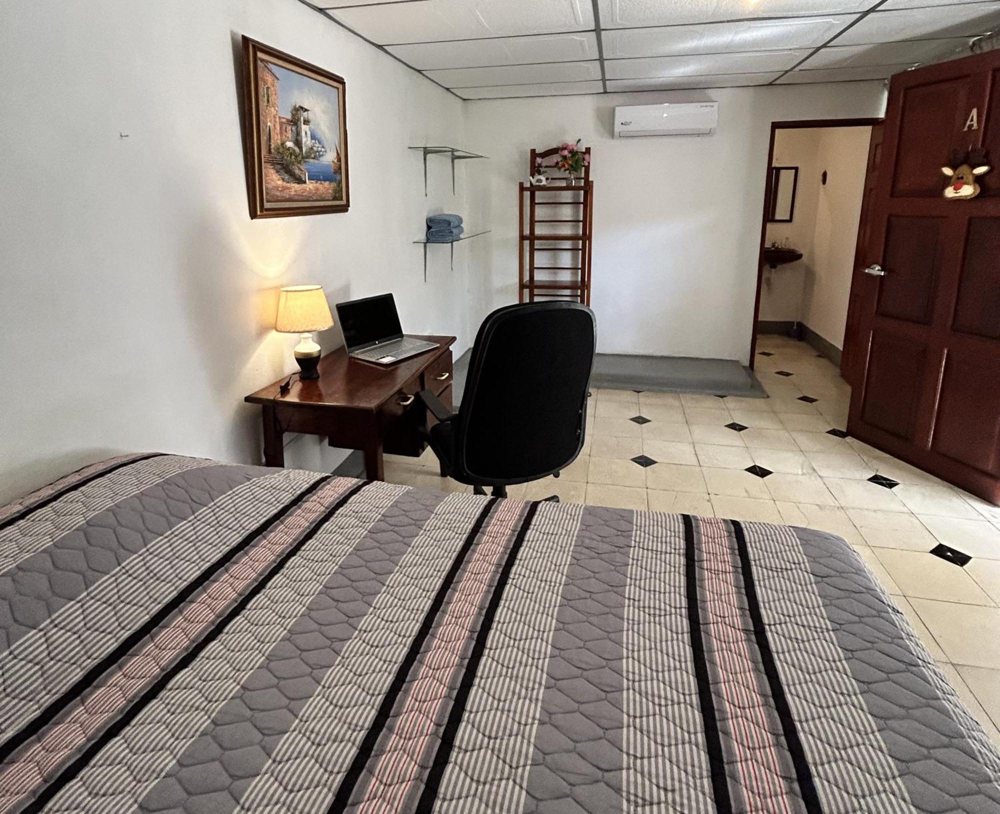 El Callejon Guest House Leon Ngoại thất bức ảnh