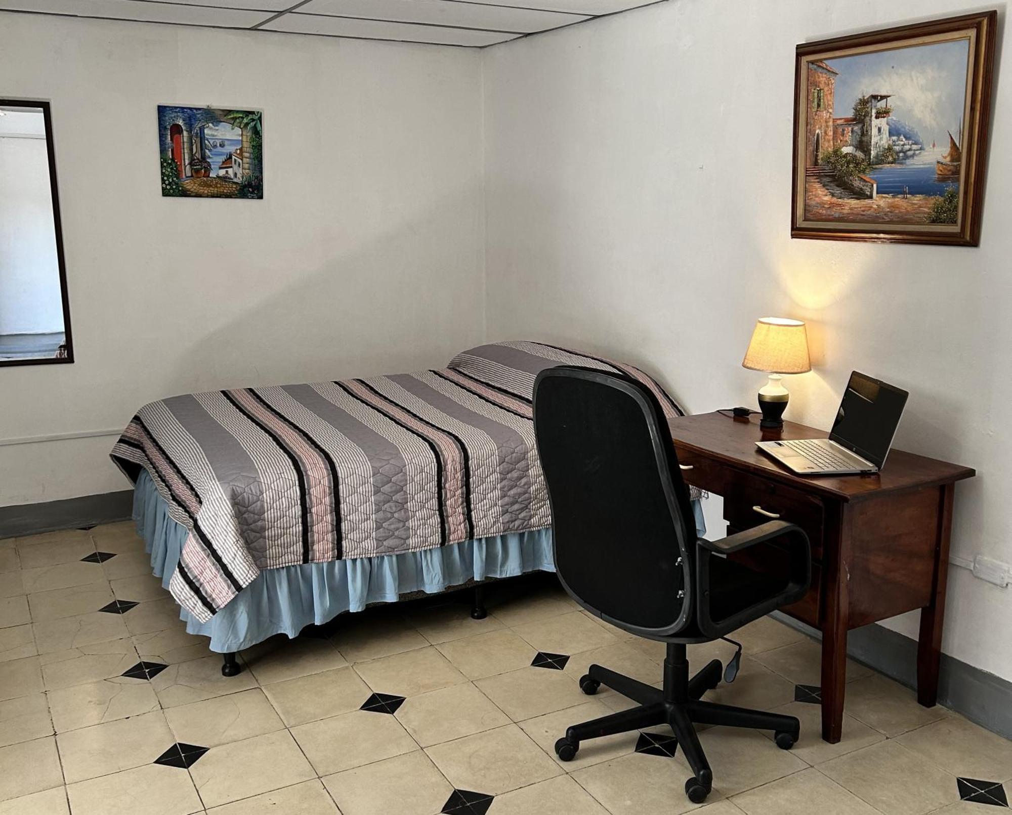El Callejon Guest House Leon Ngoại thất bức ảnh